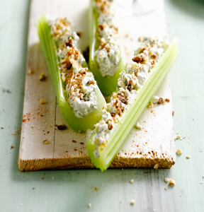 GAMBI DI SEDANO CON GORGONZOLA DOLCE E NOCI