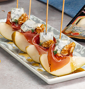 SPIEDINI FINGERFOOD CON PERA, SPECK, GORGONZOLA PICCANTE E NOCI