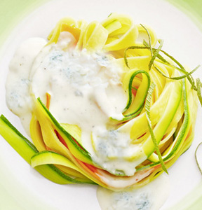 TAGLIATELLE VEGETALI CON CREMA AL GORGONZOLA DOLCE