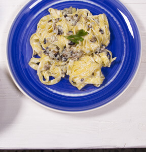 TAGLIATELLE CON FUNGHI CHIODINI E FONDUTA DI GORGONZOLA DOLCE