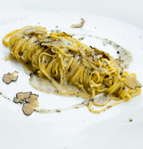 TALLARINES CON QUESO GORGONZOLA GRAN RISERVA LEONARDI Y TRUFAS