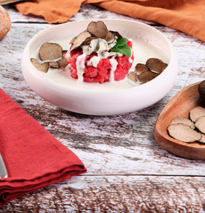 TARTARE DI CHIANINA CON GORGONZOLA DOLCE, TARTUFO E GORGONZOLA PICCANTE