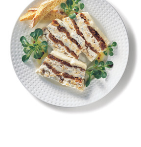 TARRINA DE QUESO GORGONZOLA CON HIGOS SECOS Y NUECES