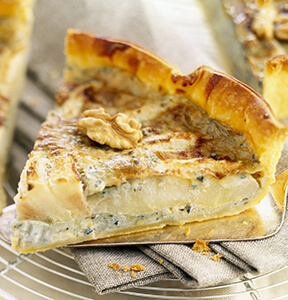 TORTA DI PASTA SFOGLIA CON GORGONZOLA, PERE E NOCI