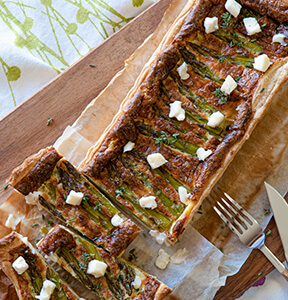 TORTA SALATA CON ASPARAGI E GORGONZOLA PROFUMATA AL TIMO