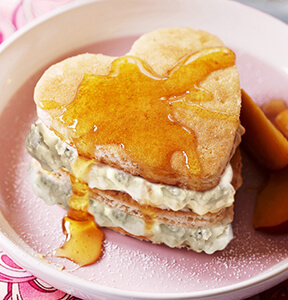 TORTINA DI CUORI CON CREMA AL GORGONZOLA E MIELE