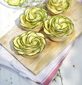 ROSE DI PASTA SFOGLIA CON GORGONZOLA E ZUCCHINE