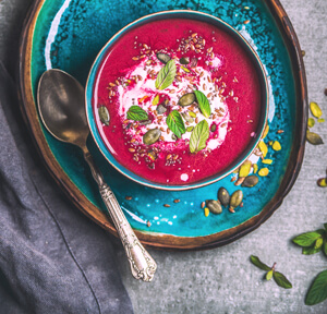 ZUPPA DETOX DI BARBABIETOLE E CREMA DI GORGONZOLA