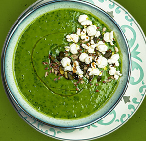 ZUPPA DI CAVOLO NERO, POP CORN E GORGONZOLA