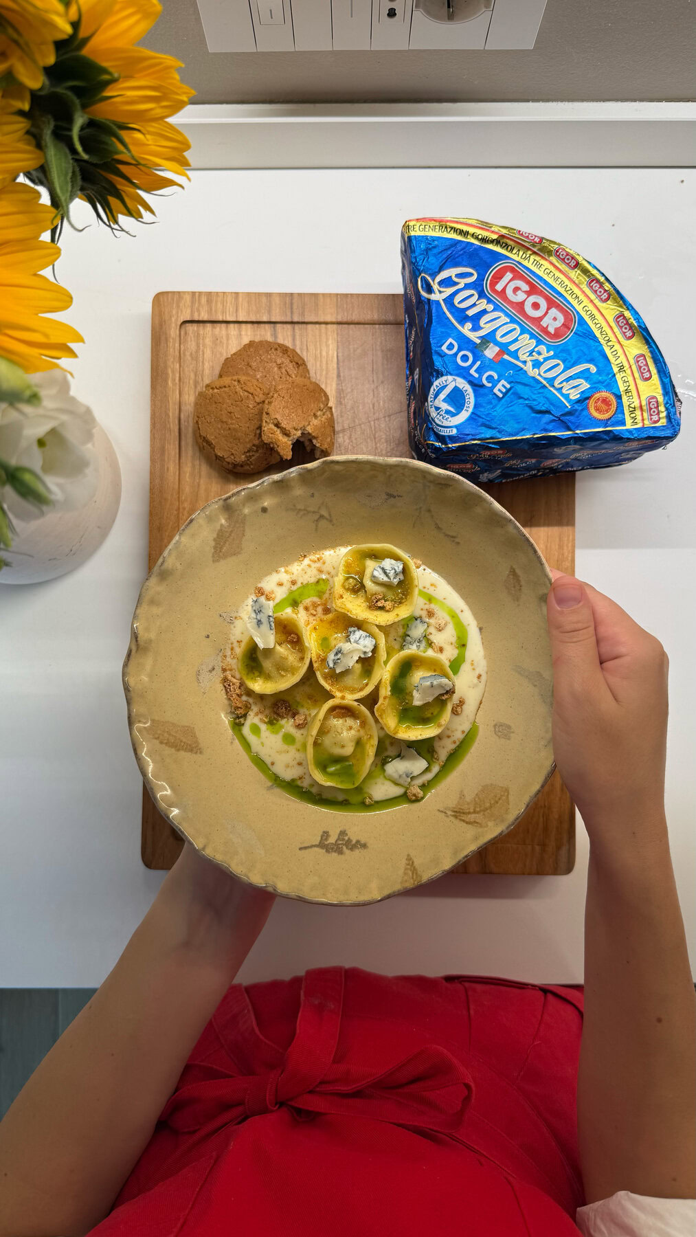 Pasta stuffed with pumpkin and amaretto, gorgonzola fondue, IGOR dessert and sage oil