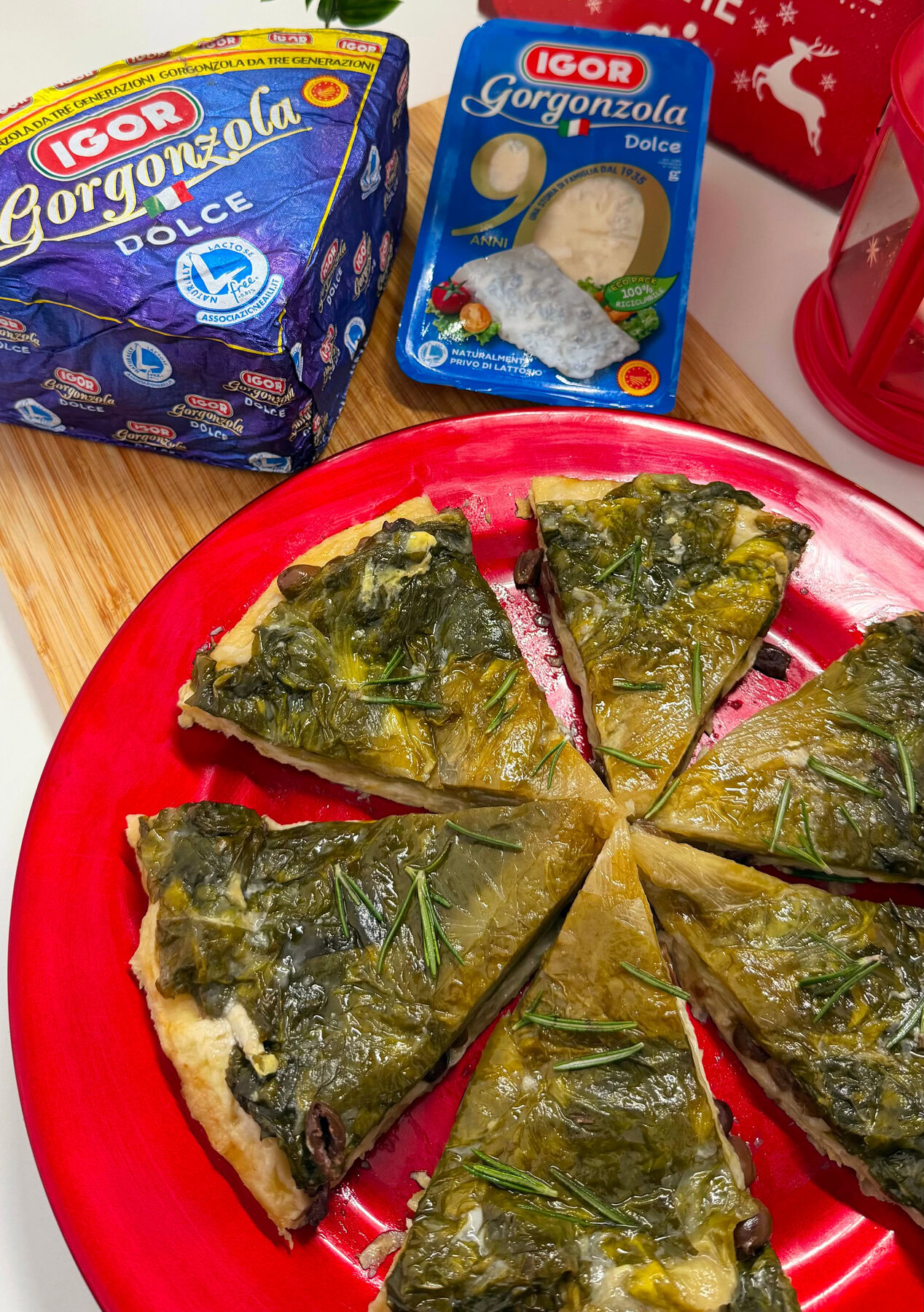Savory pie with escarole, olives and gorgonzola